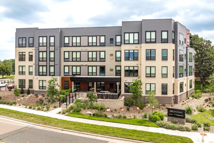 Building Photo - CR Crossing