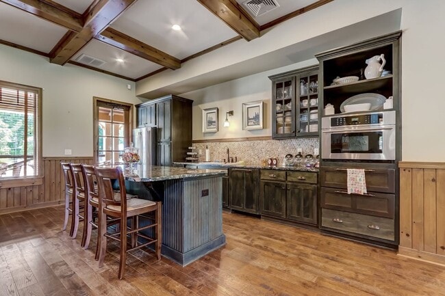 Building Photo - 3/2 with amazing community amenities!
