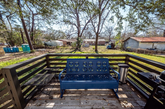 Building Photo - 1511 Larry St