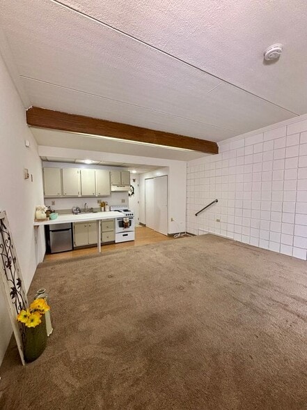 Building Photo - 2668 Elmwood Ave