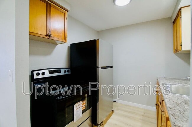 Building Photo - 466 N Adair St