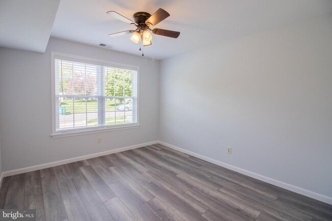 Building Photo - 254 Stanford Pl