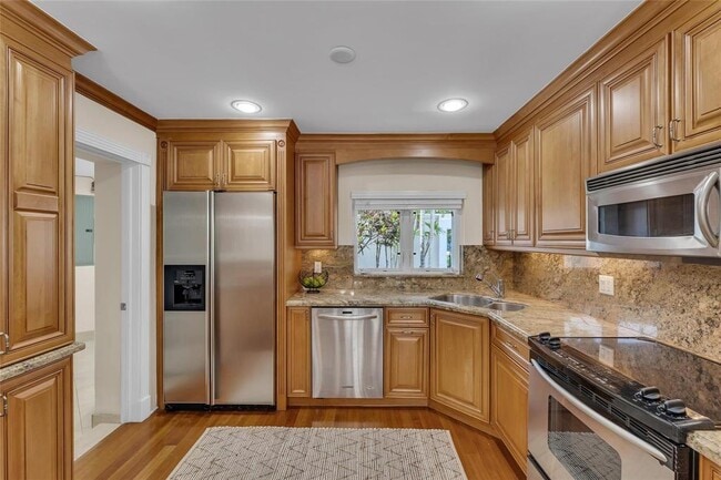 Building Photo - 2840 NE 26th Ct