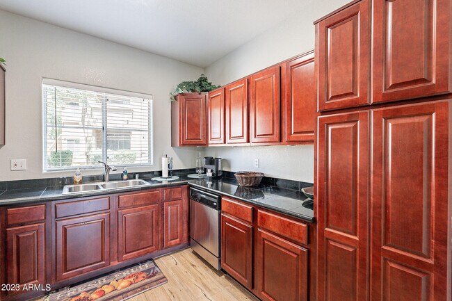 Building Photo - 5335 E Shea Blvd