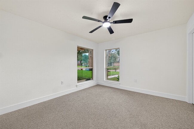 Building Photo - 3006 Golden Hills Ln
