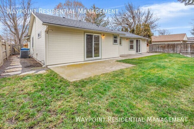 Building Photo - 4943 W Catalpa Dr