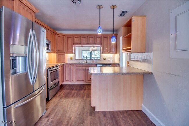 Primary Photo - 15493 Admiralty Cir