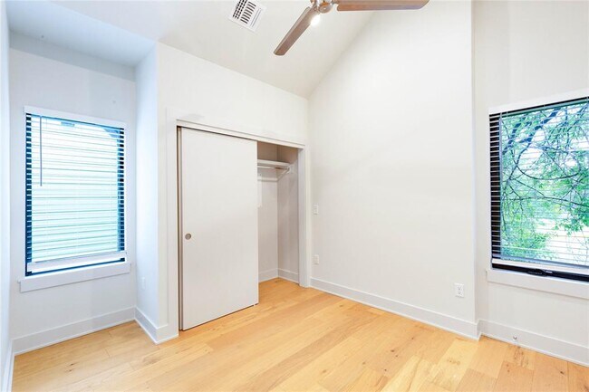 Building Photo - 1118 Walton Ln