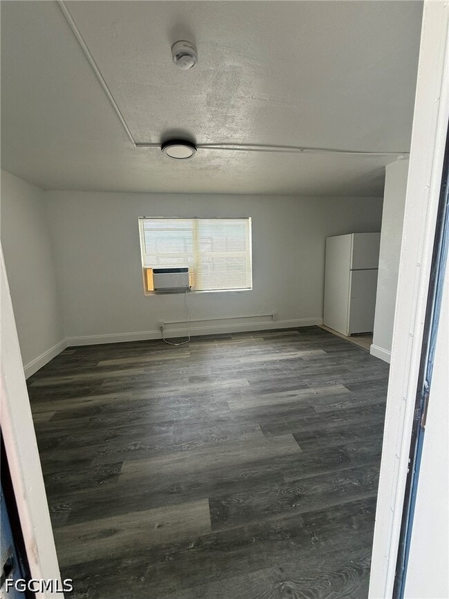 Building Photo - 3049 2nd St