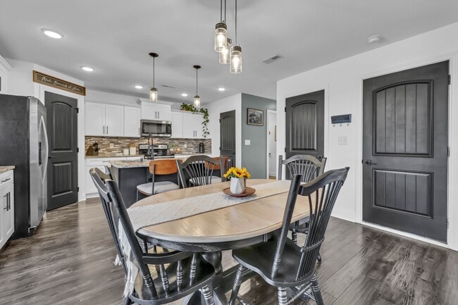 Building Photo - 505 Sourwood Dr