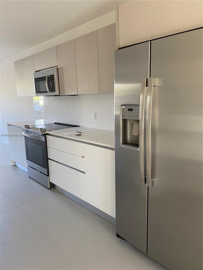 Building Photo - 2535 NE 193rd St