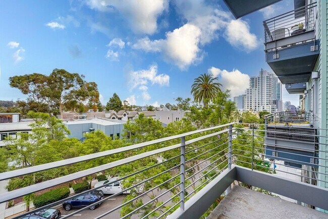 Building Photo - "Chic Urban Retreat in San Diego- Open Floor Plan – 1 Bed, 1 Bath"