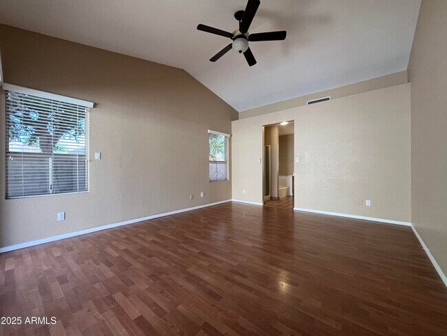 Building Photo - 3101 E Siesta Ln