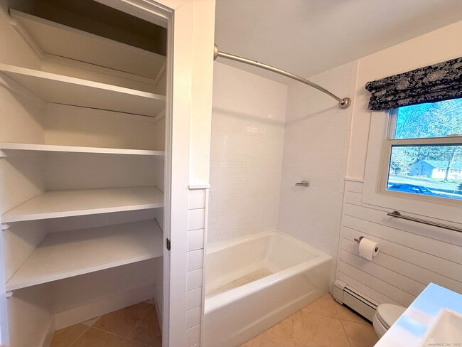 Building Photo - 7 Mallard Rd