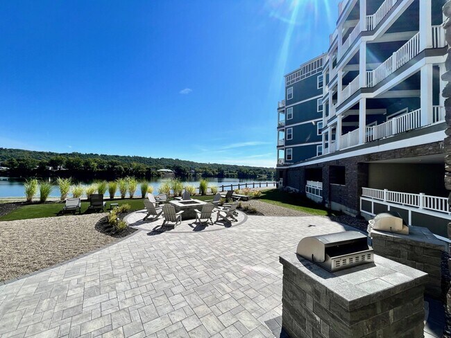 Building Photo - Captain's Lookout