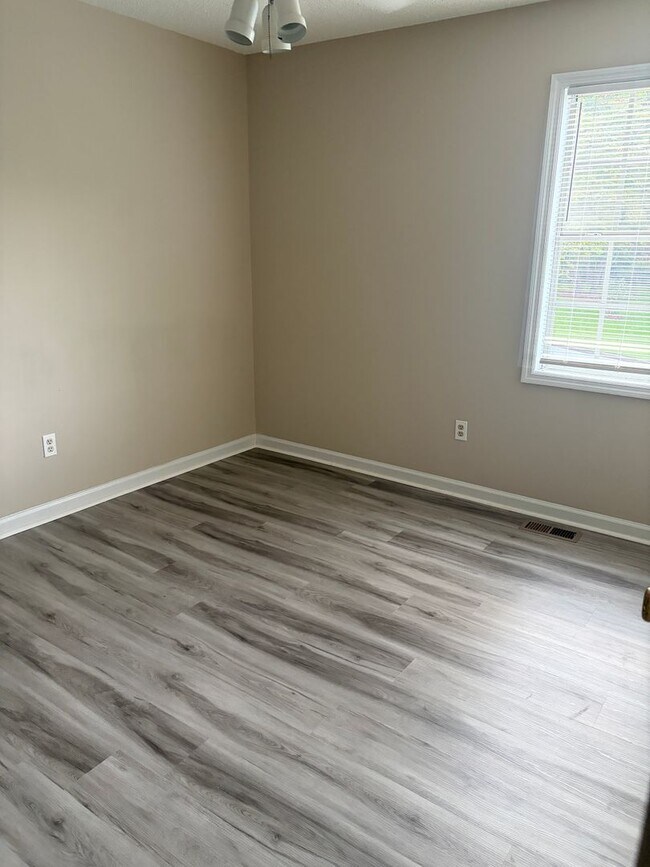 Building Photo - 6235 Pembroke Way