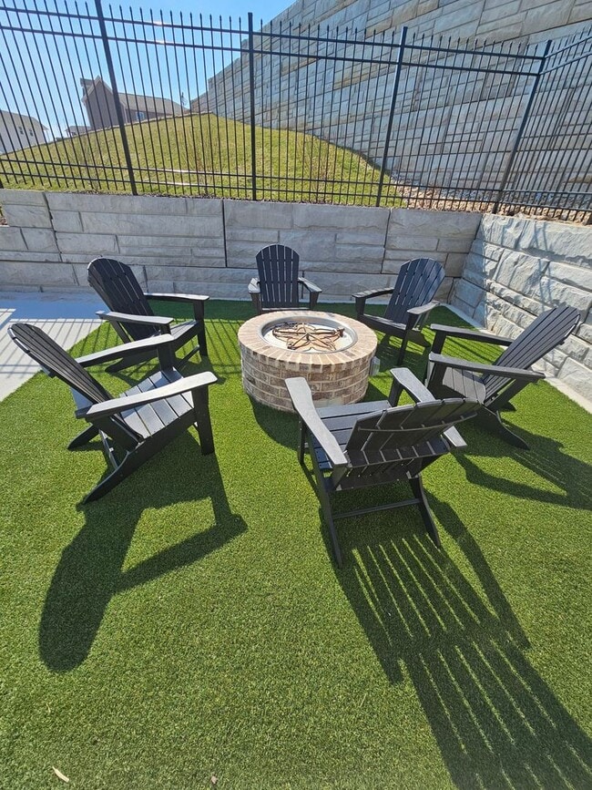 Building Photo - 2-Bedroom HOA Home with Flex Room and Resort-Style Amenities at Highbury