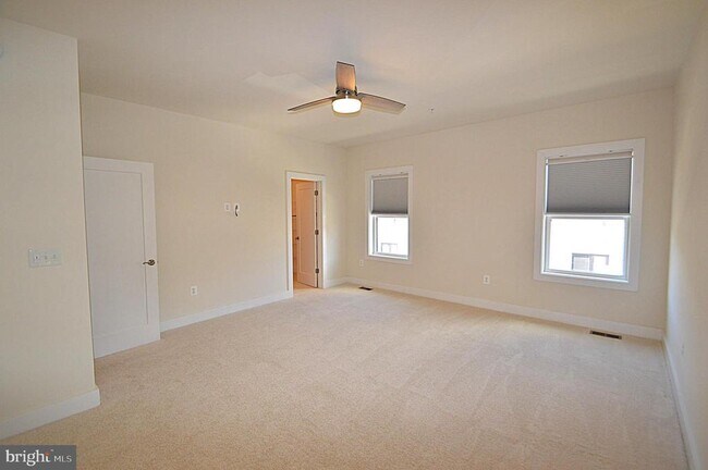 Building Photo - 44840 Tiverton Sq