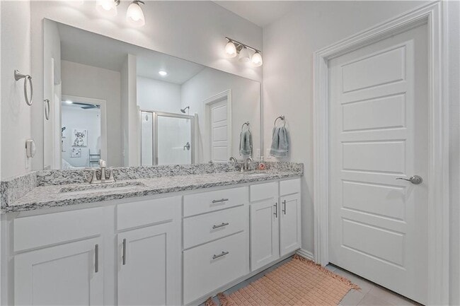 Building Photo - 4407 SW Bison St