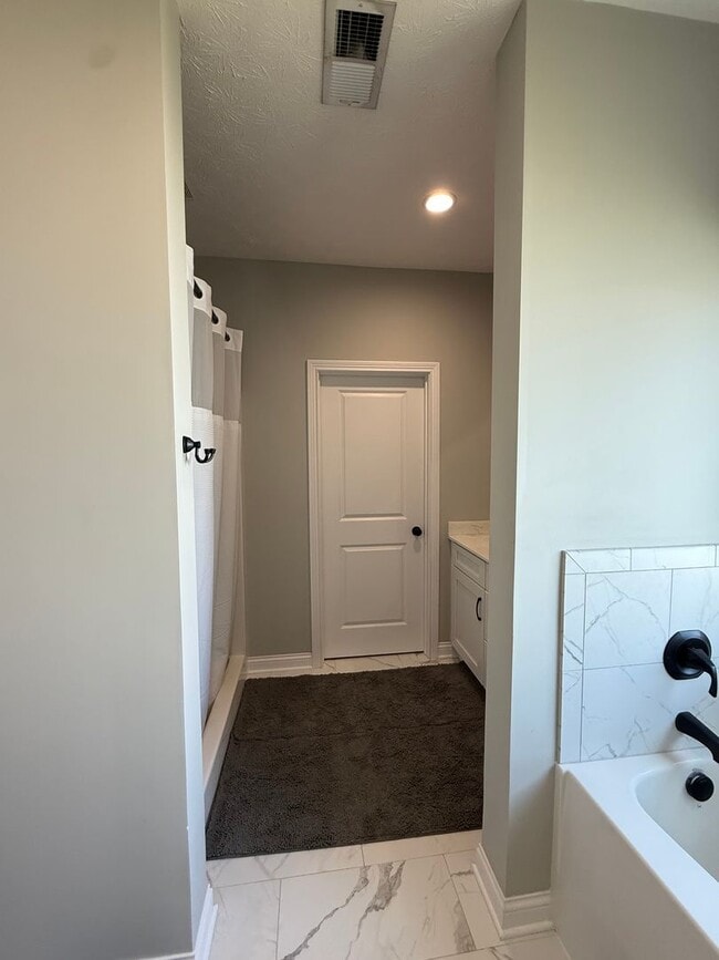 Building Photo - 128 Aiden Ln