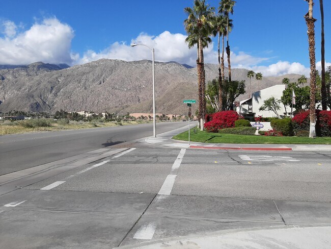 Building Photo - 1100 E Amado Rd