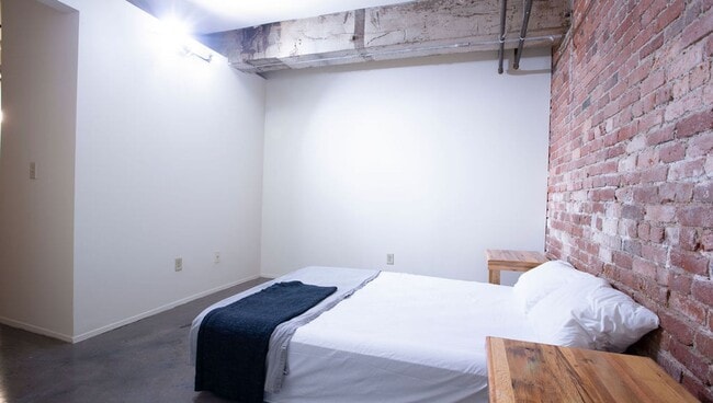 Building Photo - Garden View 1 Bedroom Loft Ready for move in