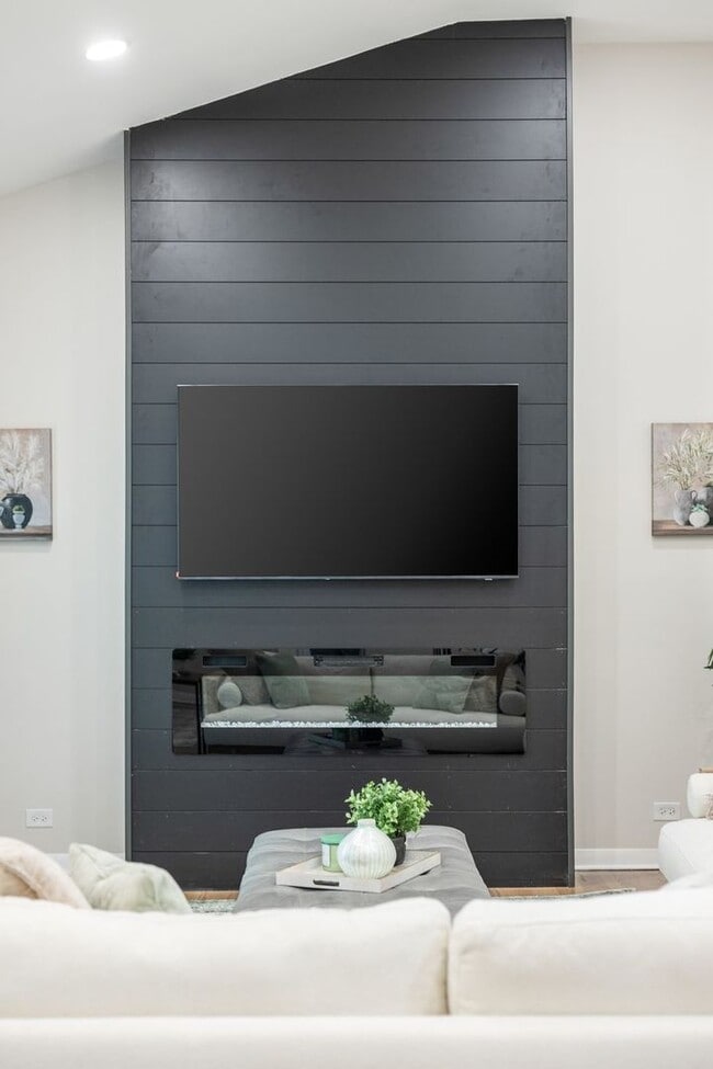 Building Photo - 12548 S Major Ave