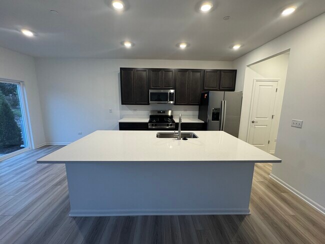 Building Photo - 14849 S Hillside Dr