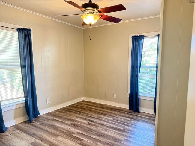 Building Photo - 2128 Richmond Dr