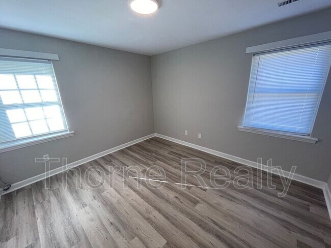 Building Photo - 1318 Maple St