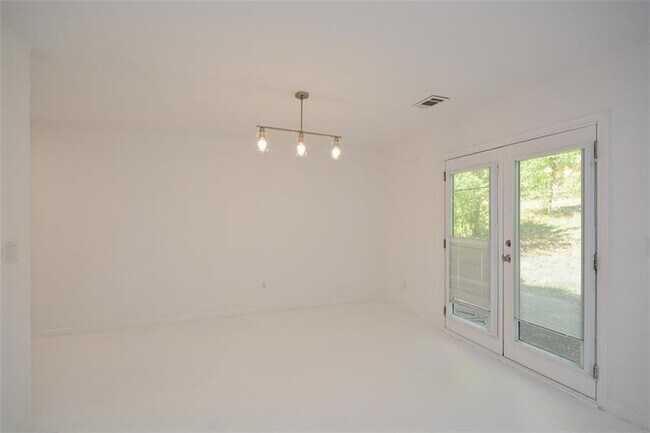 Building Photo - 160 Timber Creek Ln SW