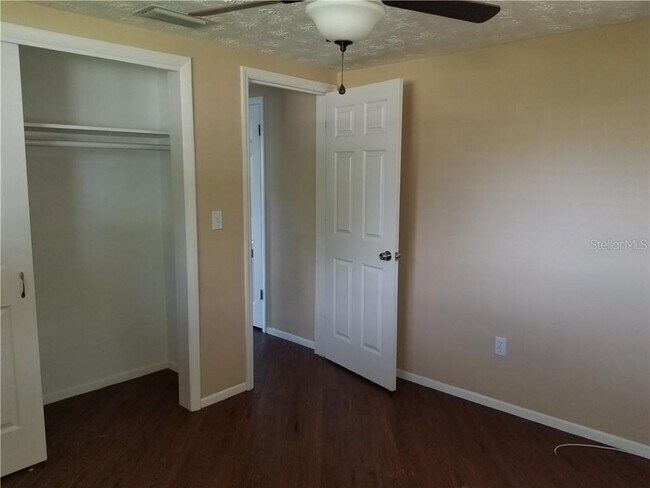 Building Photo - 2531 Almond Dr