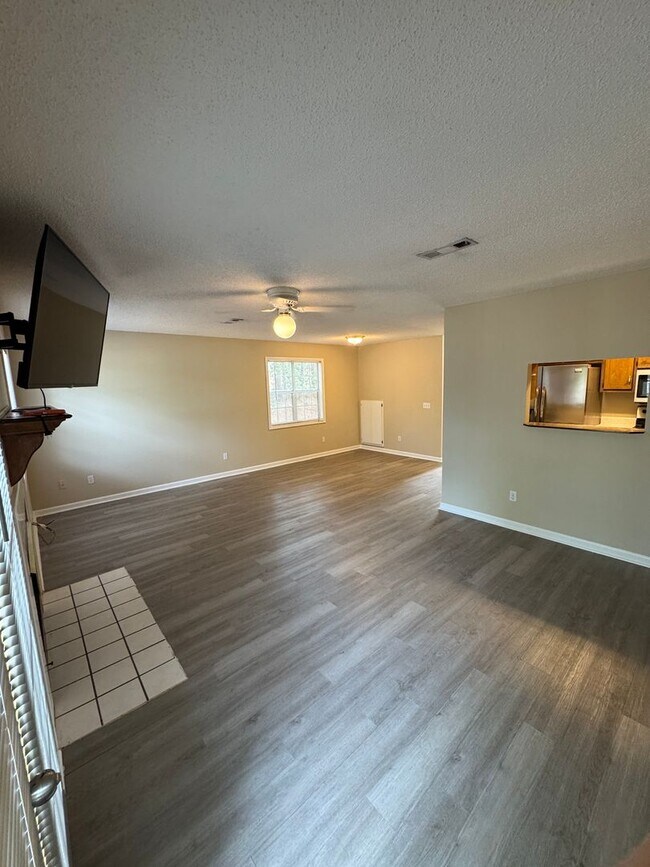 Building Photo - 127 Pineridge Dr