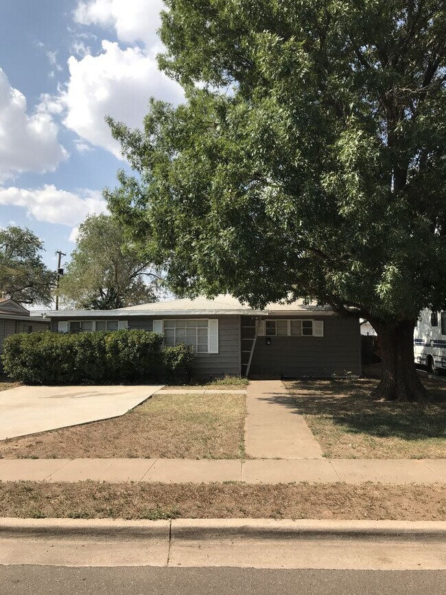 Building Photo - Pre Leasing for Fall 2026!!