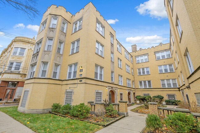 Interior Photo - 8003 S Evans Ave