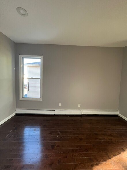 Building Photo - 7 Stevens Ave