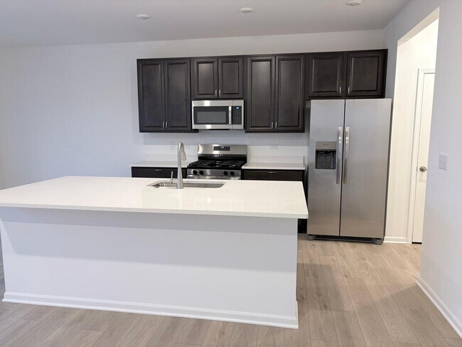 Building Photo - 460 Hathaway Ln