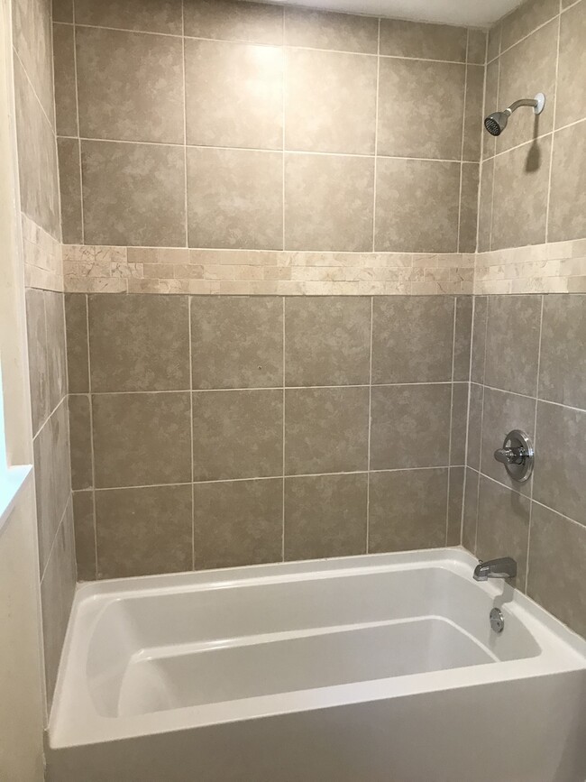 Building Photo - Newly remodeled 3 bed 1 bath home.