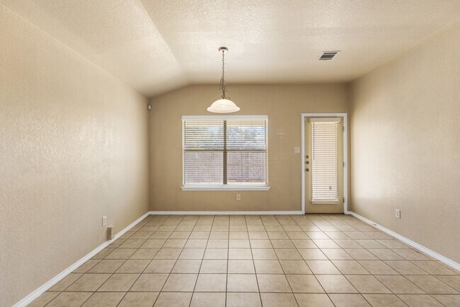 Building Photo - Charming Home Awaits: Spacious & Modern Li...