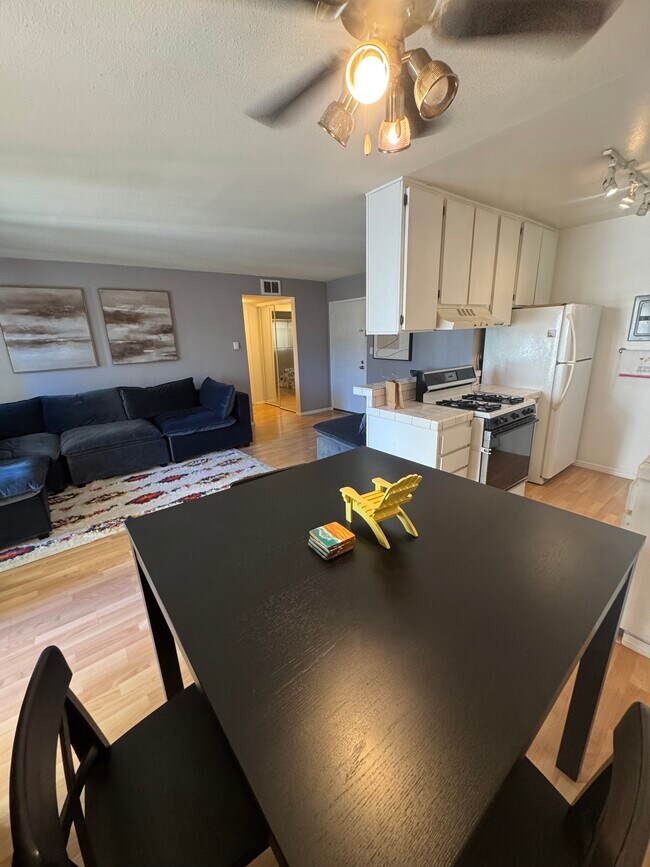 Building Photo - 1600 Ardmore Ave