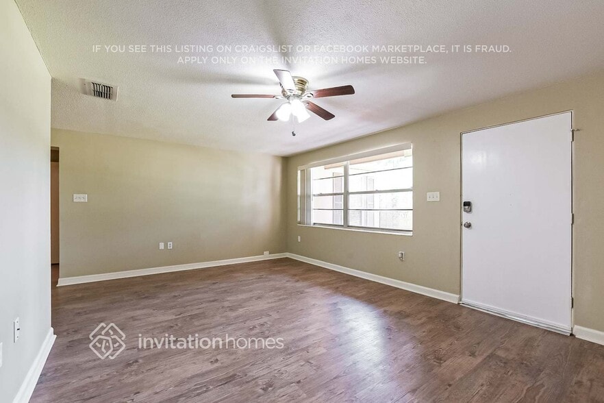 Building Photo - 2231 Camellia Dr