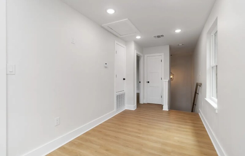 Building Photo - 237 Carle Ave