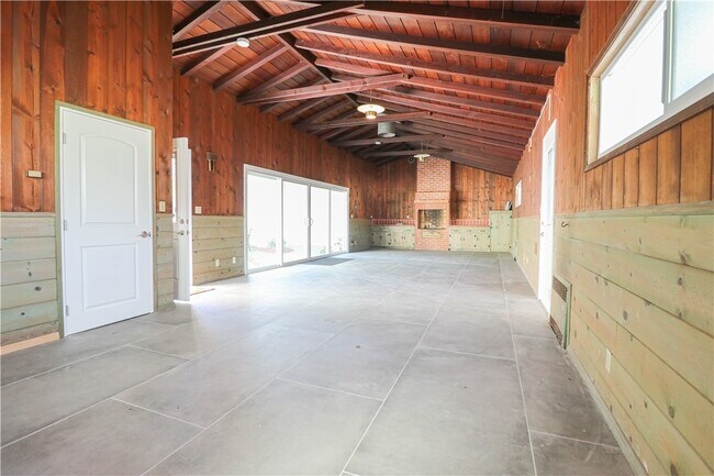 Building Photo - 2525 E Ocean Blvd