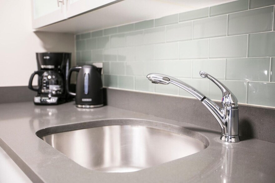 Building Photo - 201 W 87th St