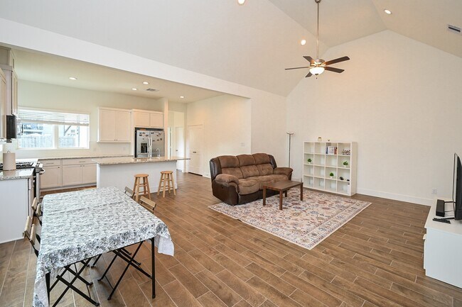 Building Photo - 1535 Cathedral Bend Drive