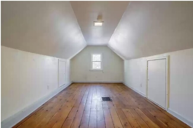 upstairs bedroom - 1923 N Clark St