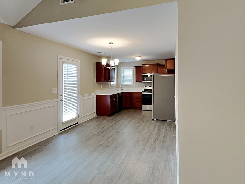 Building Photo - 205 Ivy Ct