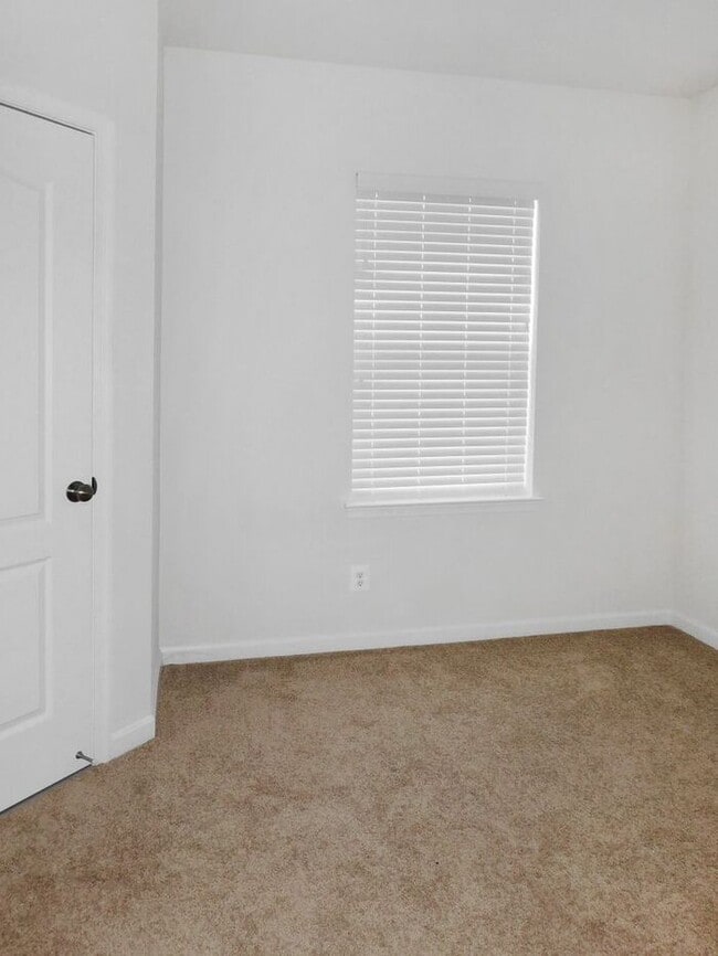 Building Photo - Pet Friendly Condo with Deck and 1 Car Garage
