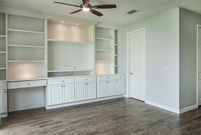 Building Photo - 9986 E Villa Cir