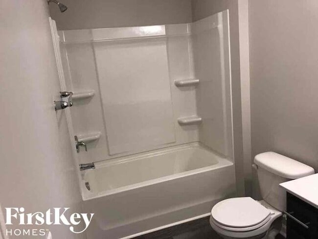 Building Photo - 6914 Lowline Dr